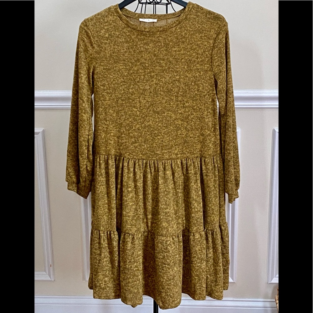 REB in J Round Neck Tiered Look Relaxed Fit Dress - Picture 3 of 11
